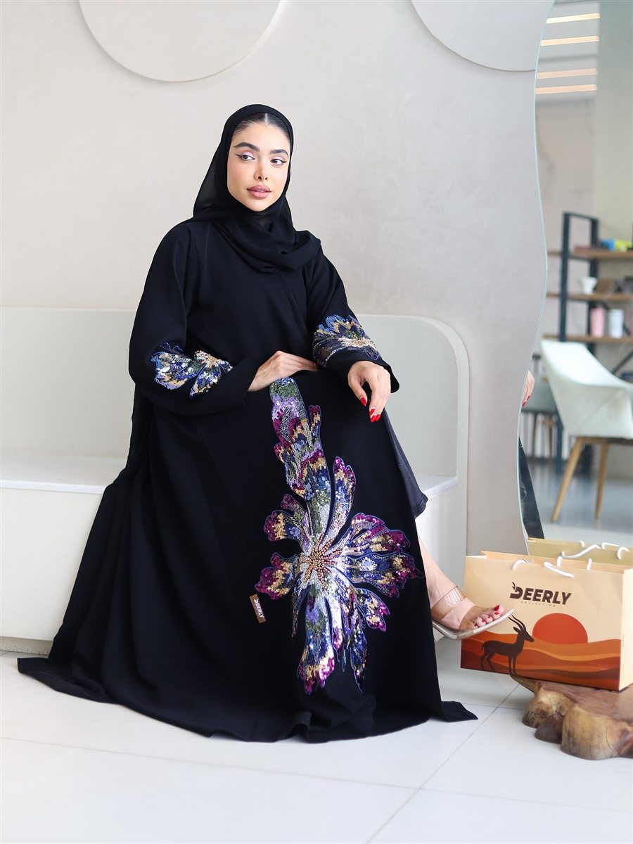 عبايات مطرزة